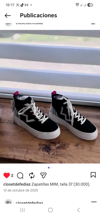 Zapatillas MIM negras con diseño de rayas - miniatura 1