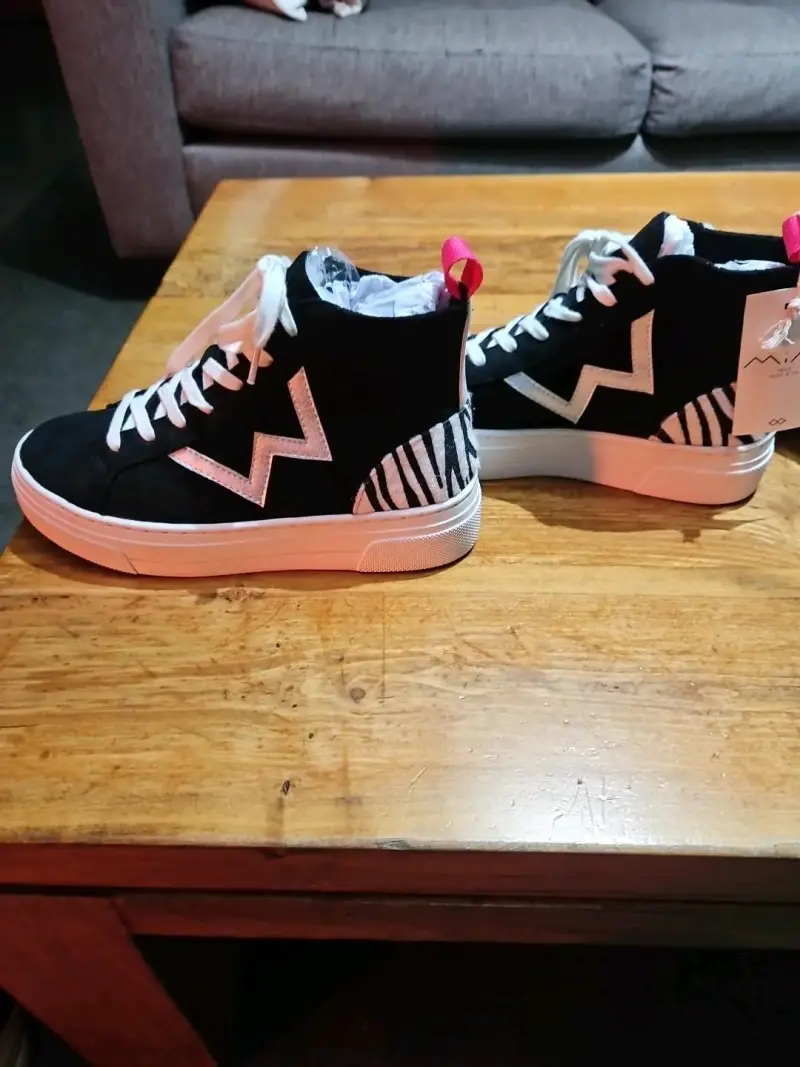 Zapatillas MIM negras con diseño de rayas - 3