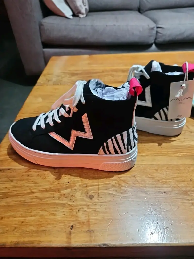 Zapatillas MIM negras con diseño de rayas - 4