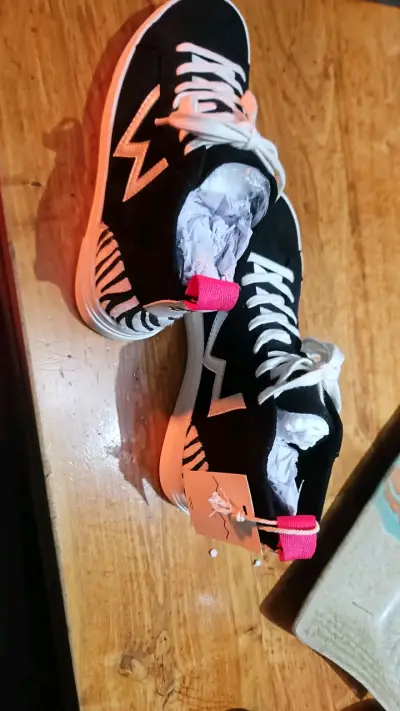 Zapatillas MIM negras con diseño de rayas - miniatura 5