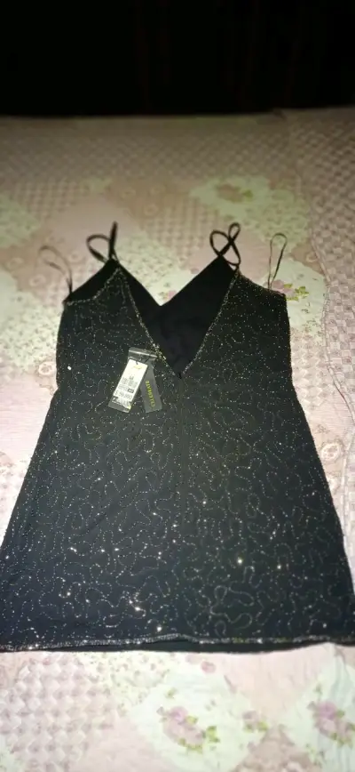 Vestido negro con lentejuelas talla S/M - miniatura 2