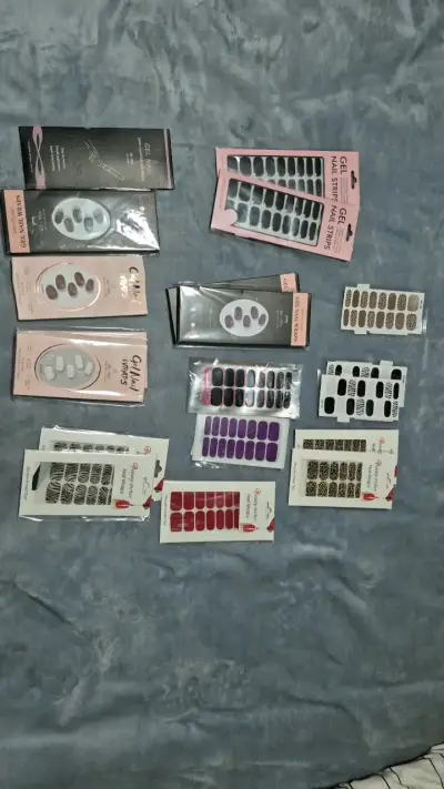 Set de adhesivos para uñas de gel variados - miniatura 1