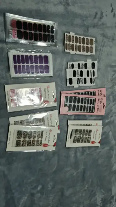 Set de adhesivos para uñas de gel variados - miniatura 3