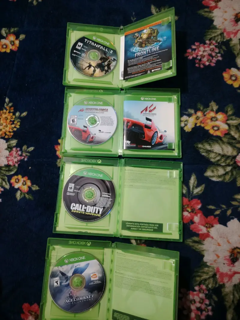 Lote de Juegos Xbox One y Control - 2