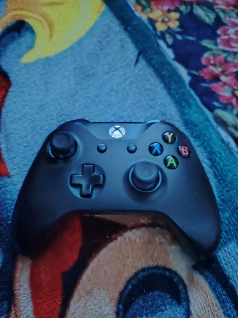 Lote de Juegos Xbox One y Control - 3