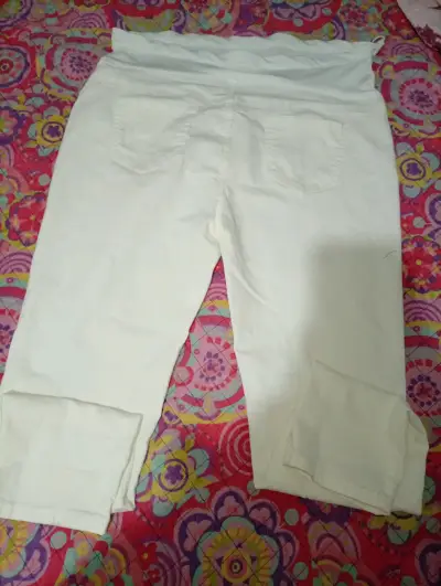 Pantalones blancos de maternidad cómodos - miniatura 2