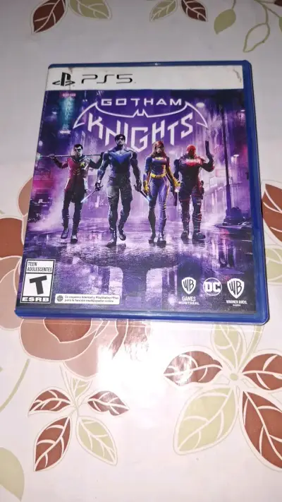 Juego PS5 Gotham Knights+accesorio exclusivo - miniatura 1