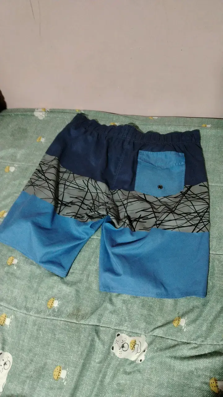 Shorts de baño hombre azul con diseño moderno - 2