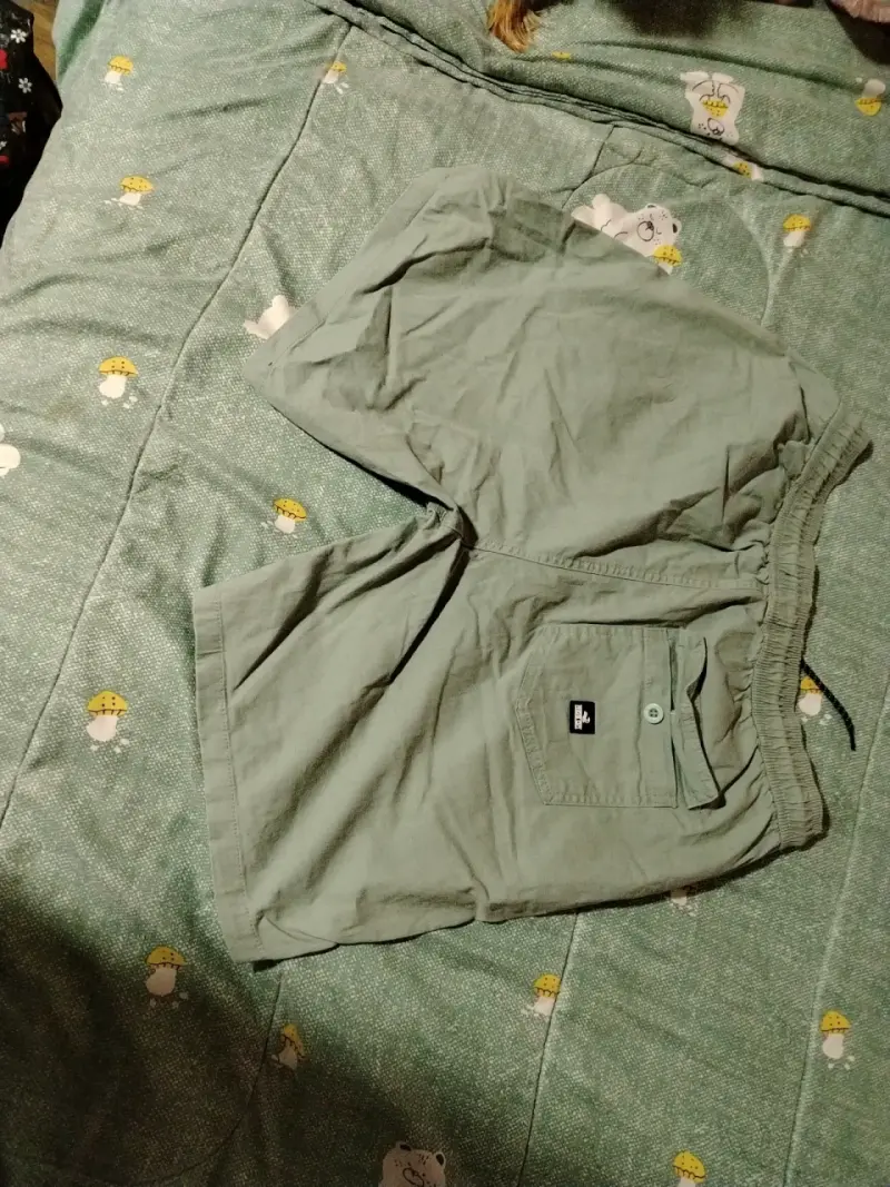 Shorts de hombre color verde oliva - 2