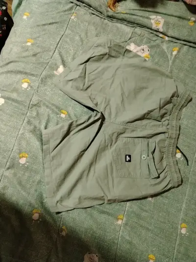 Shorts de hombre color verde oliva - miniatura 2