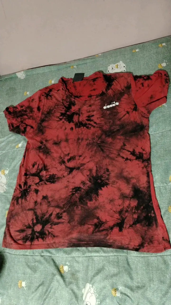Polera tie-dye roja Diadora