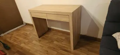 Escritorio de madera con cajones - miniatura 2