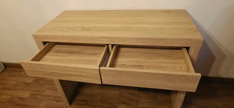 Escritorio de madera con cajones - 5