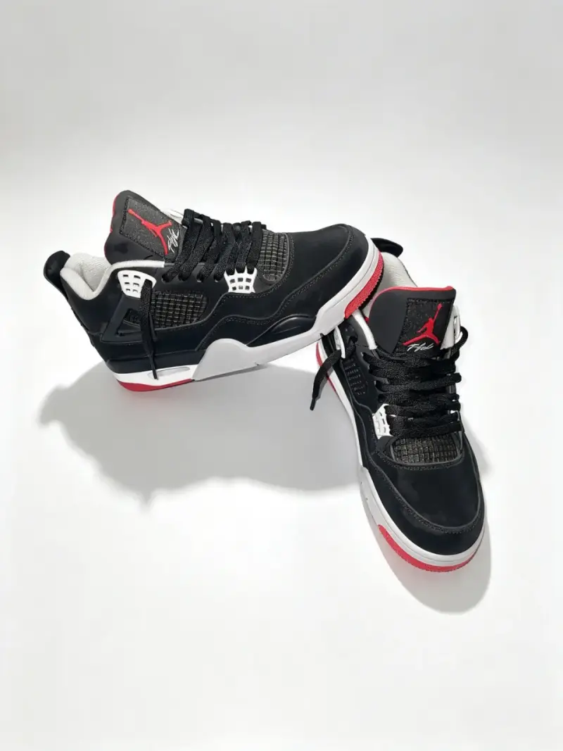 Zapatillas deportivas negras con detalles rojos - 2