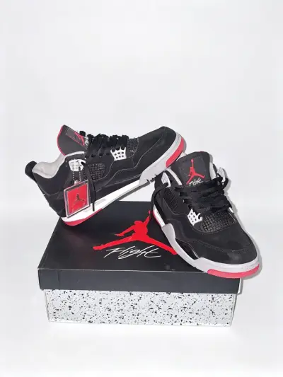Zapatillas deportivas negras con detalles rojos - miniatura 3