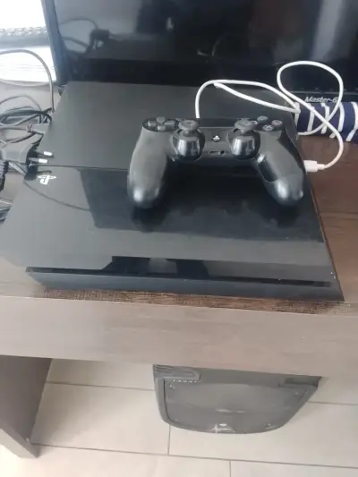 Consola PlayStation 4 con control y cables - miniatura 2