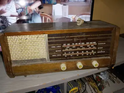 Radio antigua de madera Giannini - miniatura 2