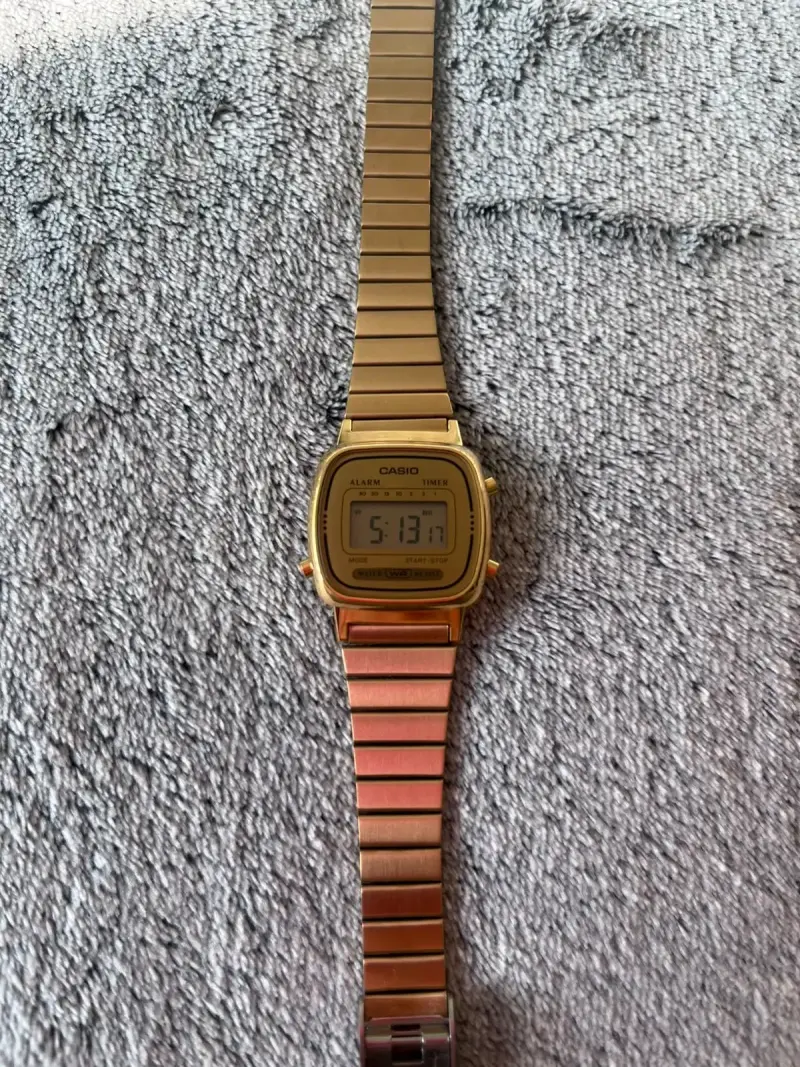 Reloj Casio Dorado Digital Unisex - 5