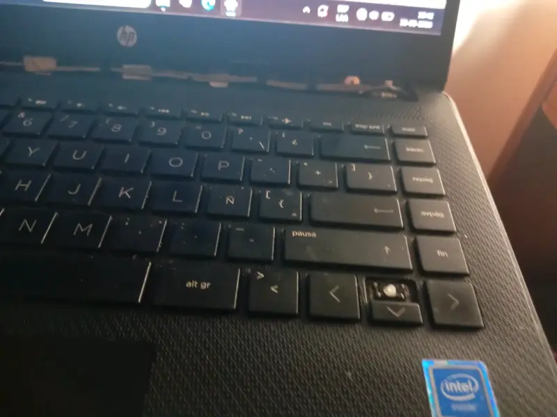 Laptop HP con Intel Celeron N4020 y 4GB RAM - 2