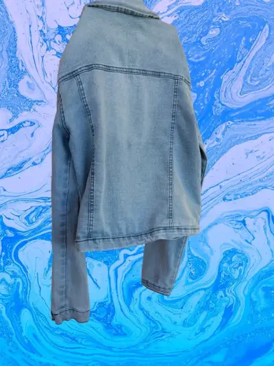 Chaqueta de mezclilla con tachuelas y cadenas - miniatura 2