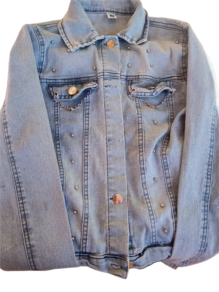 Chaqueta de mezclilla con tachuelas y cadenas - 3