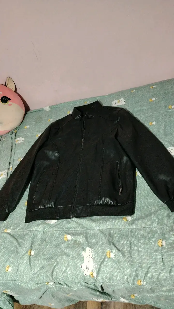 Chaqueta negra de cuero sintético para hombre