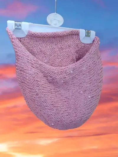 Gorra tejida rosa con lentejuelas - miniatura 1