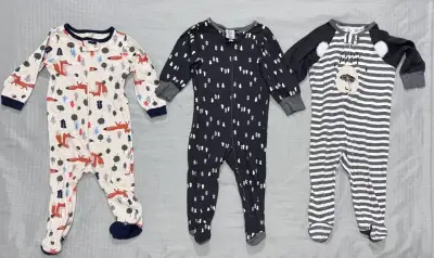 Pijamas enteros para bebé con diseños variados - miniatura 1
