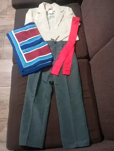 Traje de huaso chileno con espuelas - miniatura 1