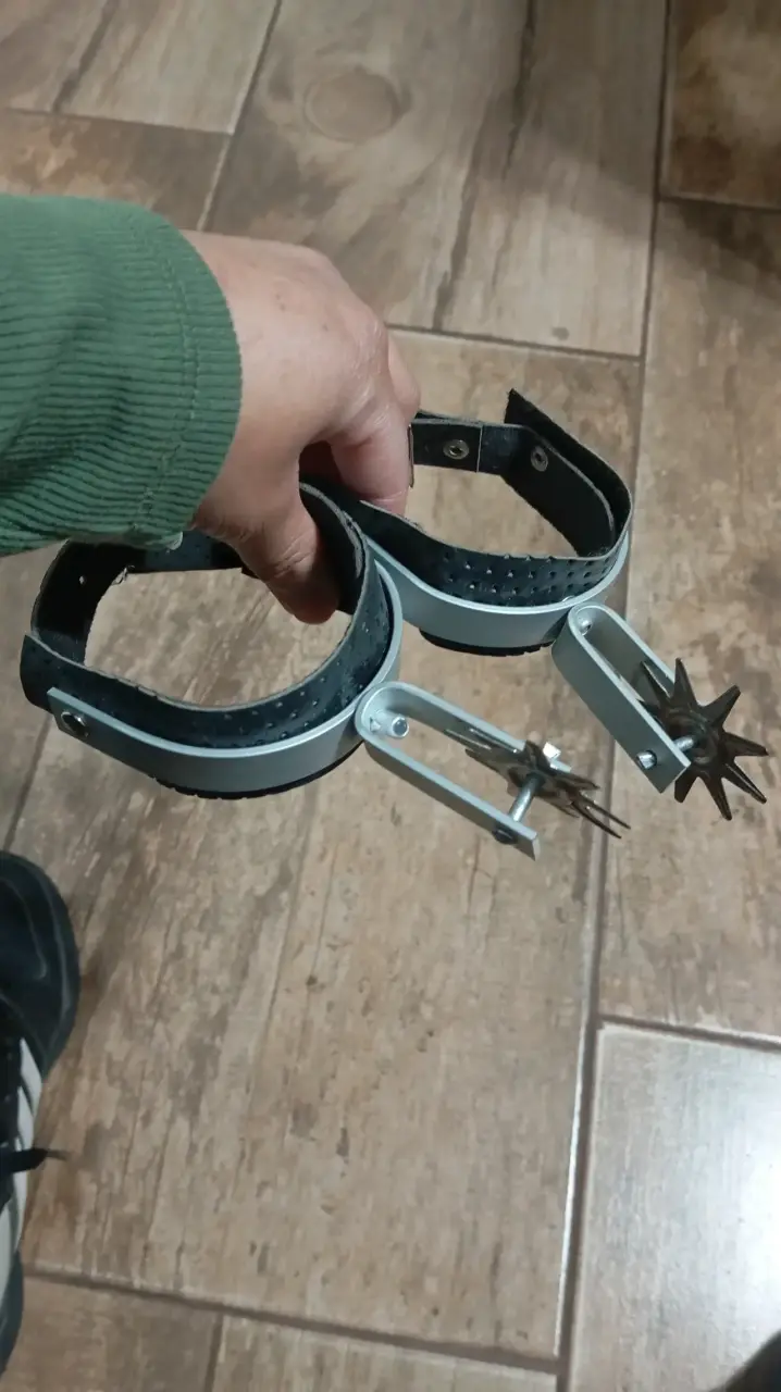 Traje de huaso chileno con espuelas - 2