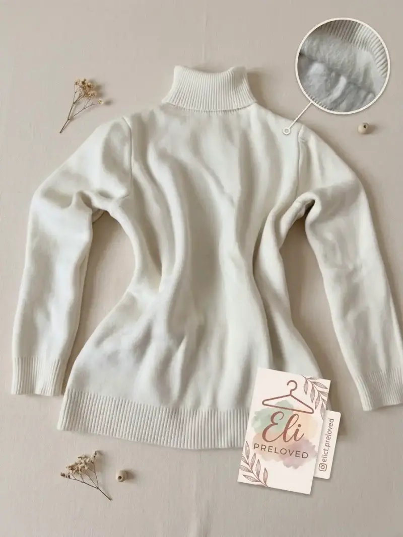 Suéter de cuello alto blanco para mujer