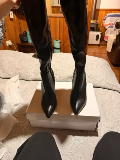 Botas negras de cuero con tacón alto - miniatura 3