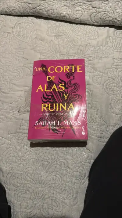 Libro 'Una Corte de Alas y Ruina' de Sarah J. Maas - miniatura 1