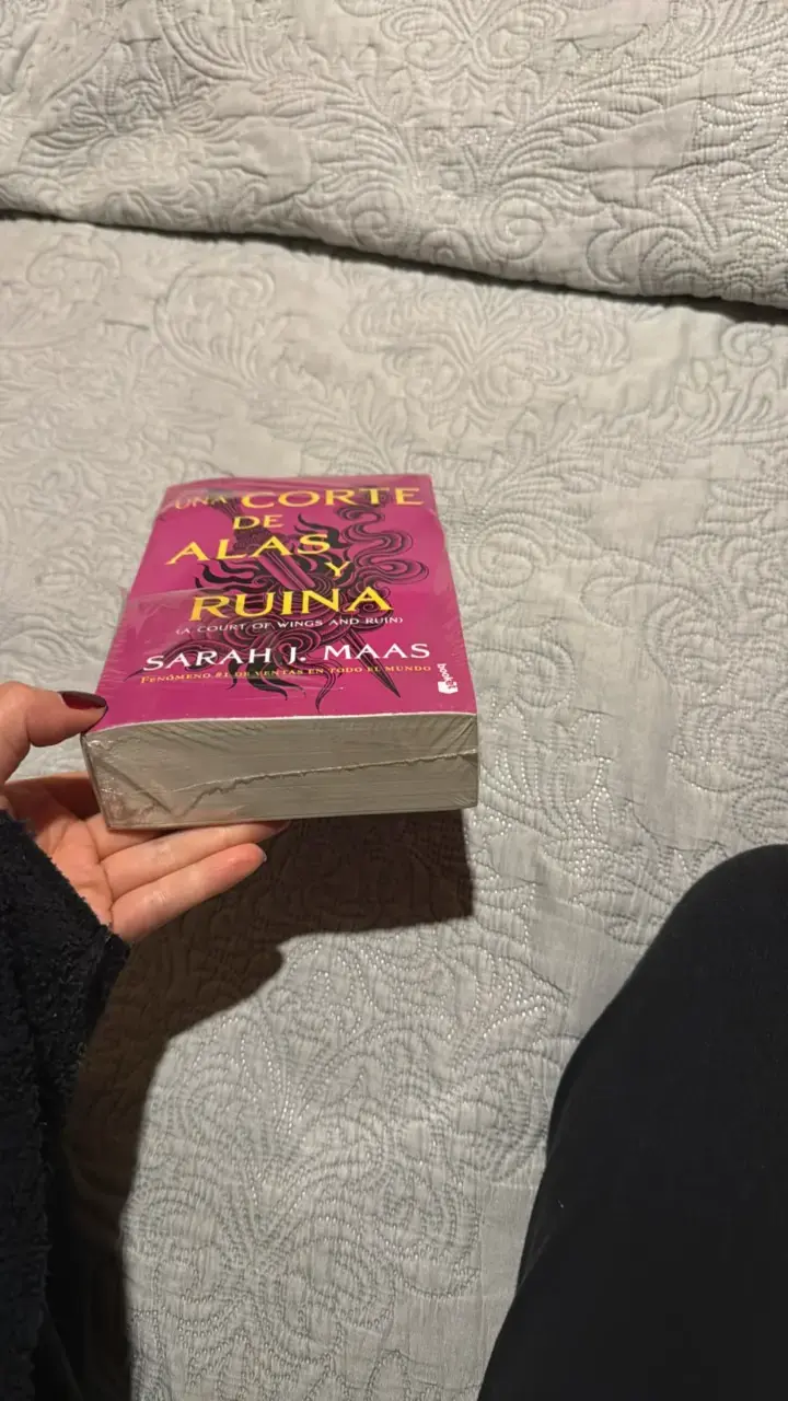 Libro 'Una Corte de Alas y Ruina' de Sarah J. Maas - 3