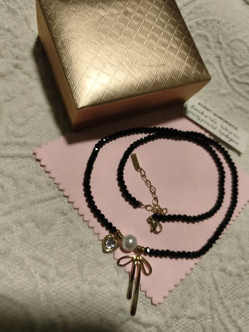 Collar de acero quirúrgico dorado con dije moderno - 2