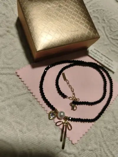 Collar de acero quirúrgico dorado con dije moderno - miniatura 2