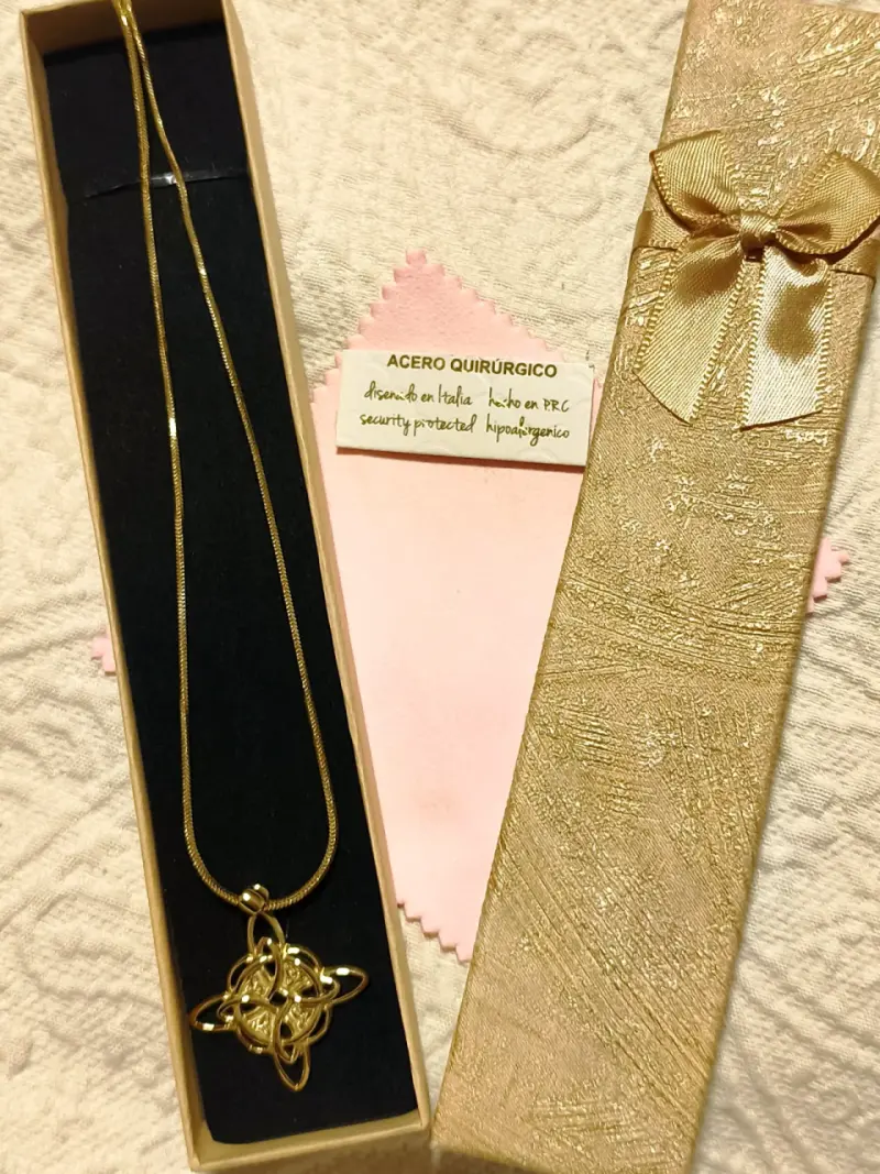 Collar de acero quirúrgico dorado con dije moderno - 4
