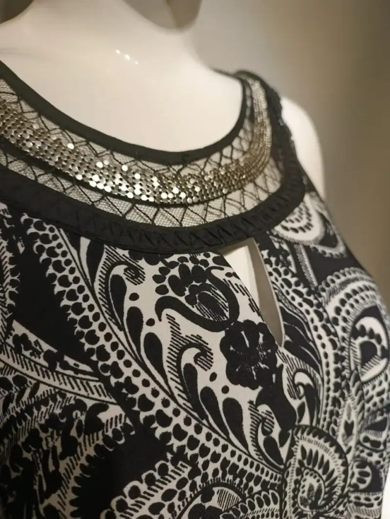 Línea Fiesta - Vestido B&W Paisley – Privilege T48 - 2