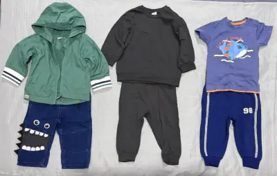 Conjunto de ropa infantil variada - miniatura 1