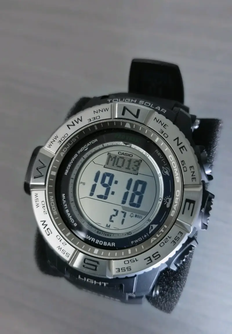 Reloj Casio Pro Trek Tough Solar Negro - 2