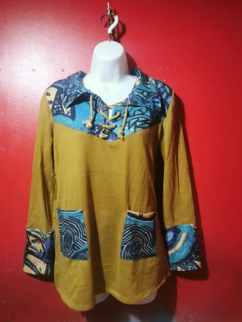 Polerón de mujer con diseño étnico
