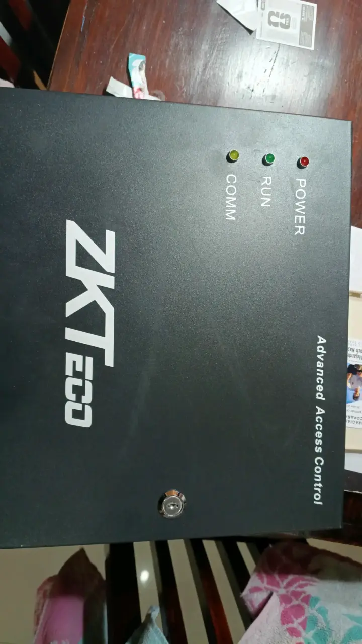 Sistema de control de acceso ZKTeco con fuente de poder - 3