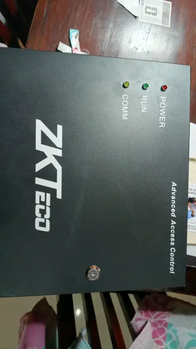 Sistema de control de acceso ZKTeco con fuente de poder - miniatura 3