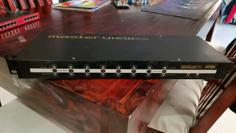 Switch KVM Aten Master View Pro 8 Puertos - 1