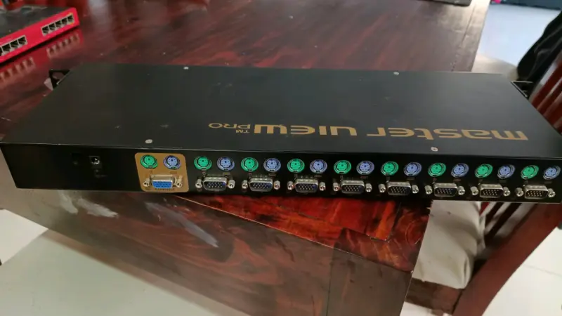 Switch KVM Aten Master View Pro 8 Puertos - 2