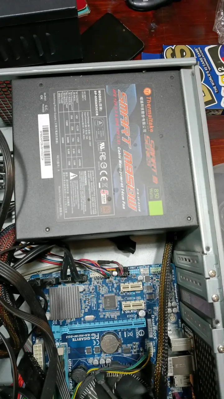 Fuente de poder Thermaltake Smart 650W para PC - 2