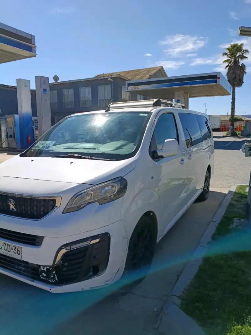 Furgón Peugeot Expert 2019 en buen estado - 2