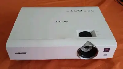 Proyector Sony VPL-DX146 con múltiples entradas - miniatura 1