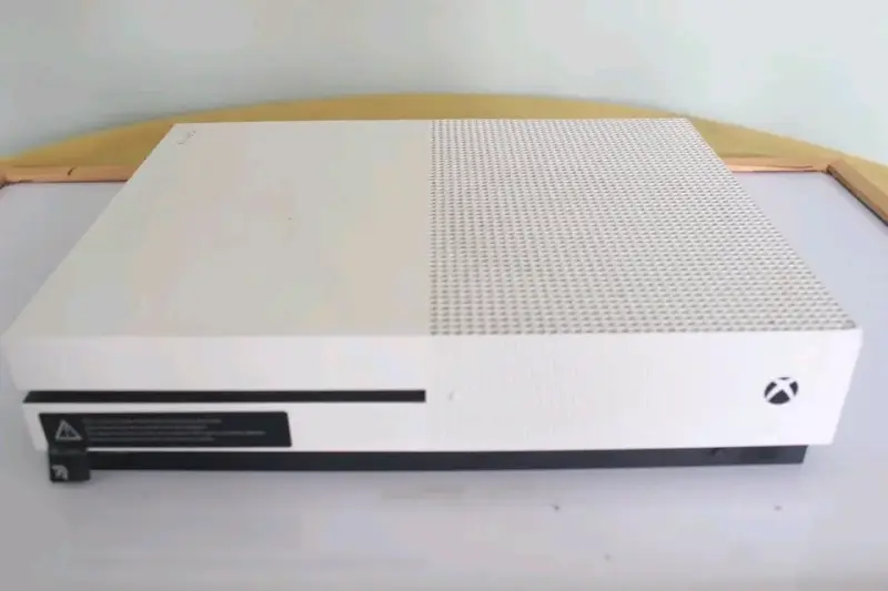 Consola Xbox One S con dos controles - 2