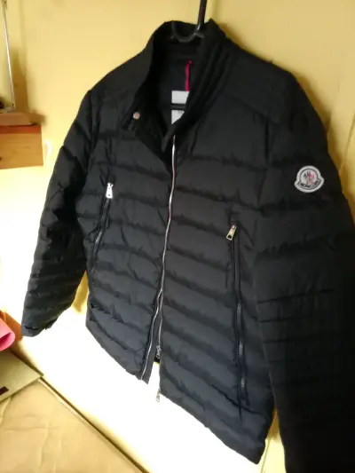 Chaqueta de plumas negra Moncler para hombre - miniatura 1